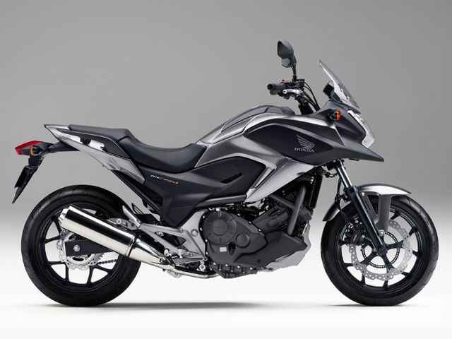 2014年 NC750X Type LD ABS ソードシルバーメタリック（カタログメイン）
