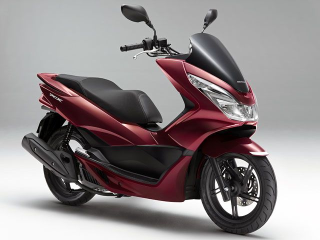 2014年 PCX キャンディーノーブルレッド(カタログメイン)