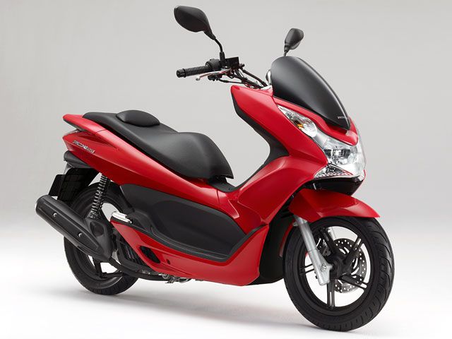 2012年 PCX150 ミレニアムレッド(カタログメイン)