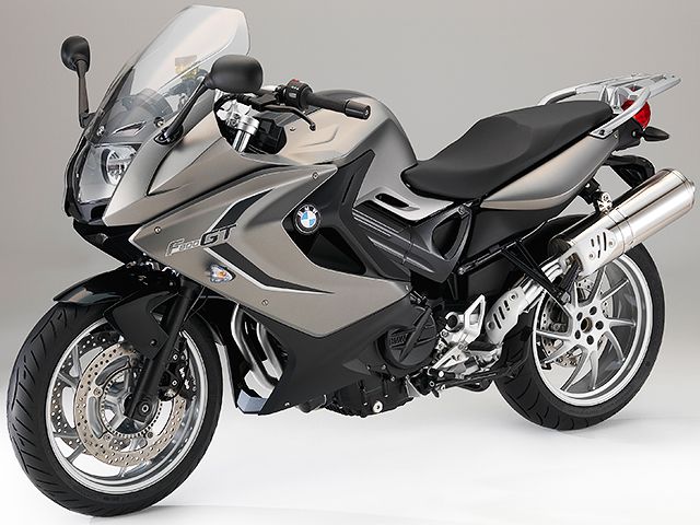 2016年 F800GT Monolith metallic matt/Sapphire black metallic（カタログメイン）