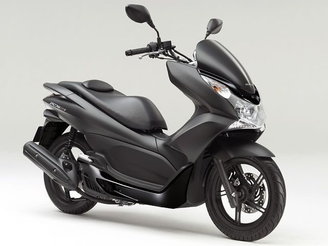 2013年 PCX150 マットガンパウダーブラックメタリック(カタログメイン)