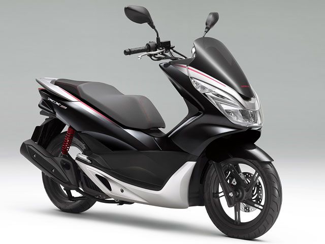 2017年 PCX150 ポセイドンブラックメタリック(ツートーン)(カタログメイン)