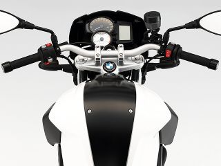 2009年 F800R（ハンドルまわりイメージ）