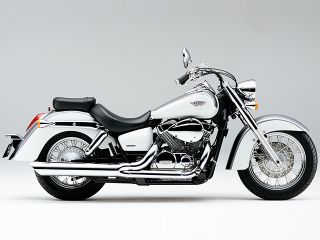 2005年 Shadow 750パールフェイドレスホワイト