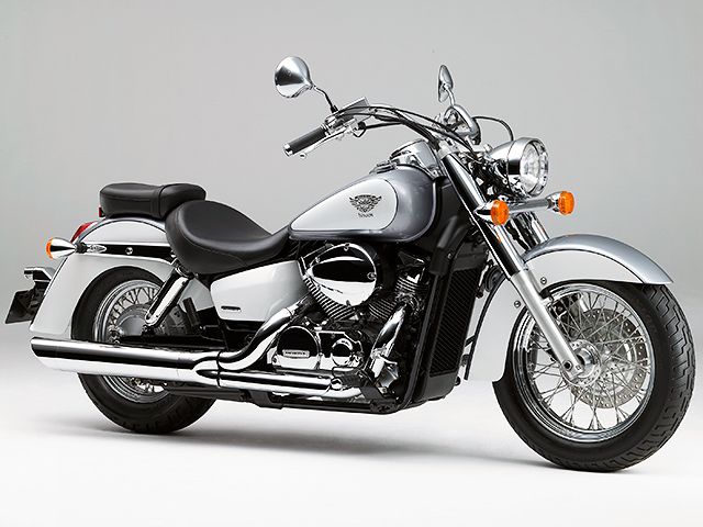 2007年 Shadow 750 パールフェイドレスホワイト（カタログメイン）
