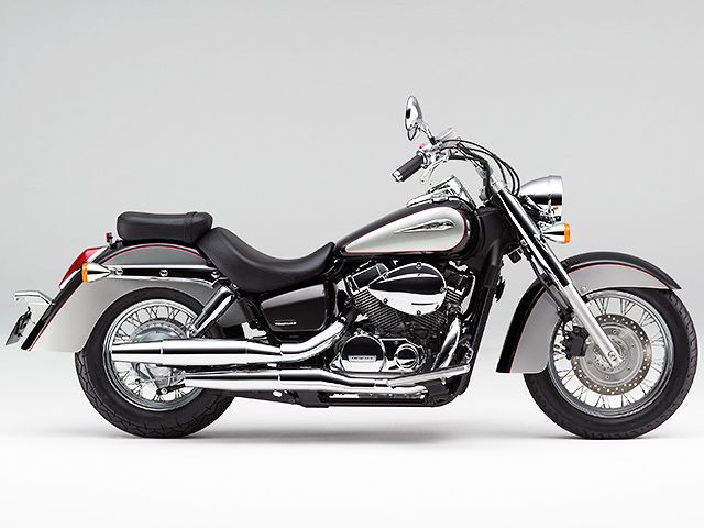 2012年 Shadow 750 パールコスミックブラック×スパークリングシルバーメタリック（カタログメイン）