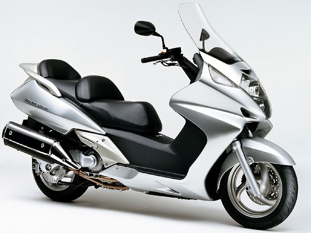 2001年 SILVERWING400 フォースシルバーメタリック(カタログメイン)
