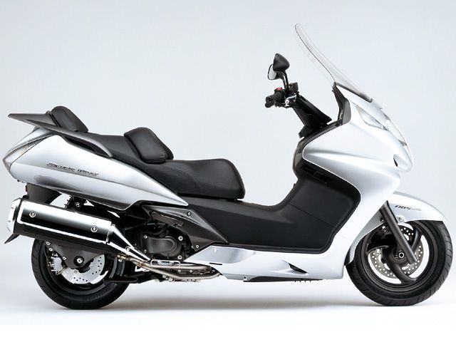2004年 SILVERWING400 ABS フォースシルバーメタリック（カタログメイン）