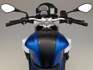 2015年 F800R（ハンドルまわりイメージ）