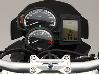 2015年 F800R（メーター表示イメージ）