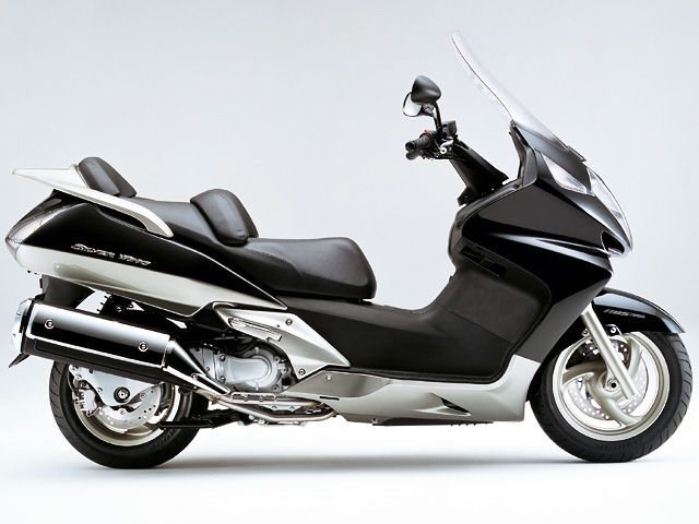 2003年 SILVERWING600 ABS ピュアブラック×ムーンストーンシルバーメタリック（カタログメイン）