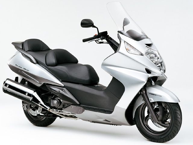 2004年 SILVERWING600 ABS フォースシルバーメタリック×シールシルバーメタリック（カタログメイン）