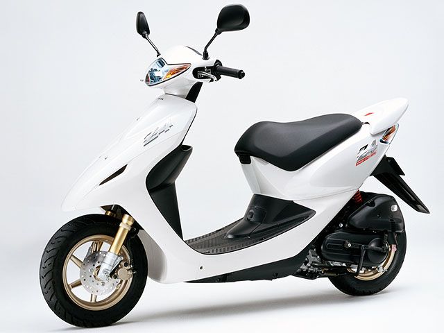 2004年 Smart Dio Z4 パールシーシェルホワイト（カタログメイン）