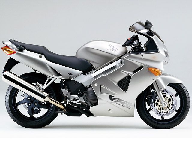 2000年 VFR スパークリングシルバーメタリック（カタログメイン）