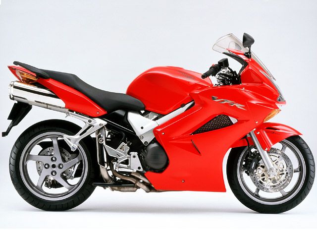 2005年 VFR ウイニングレッド（カタログメイン）