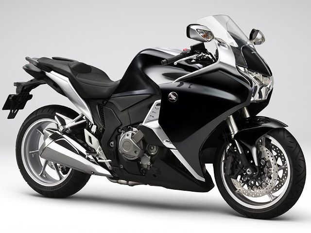 2011年 VFR1200F Dual Clutch Transmission ダークネスブラックメタリック（カタログメイン）