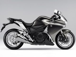 2012年 VFR1200Fチタニウムブレードメタリック