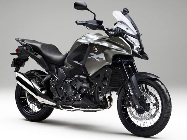 2014年 VFR1200X Dual Clutch Transmission マットチタニウムブレードメタリック（カタログメイン）