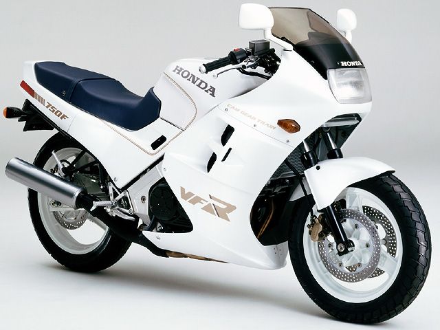 1986年 VFR750F (カタログメイン)