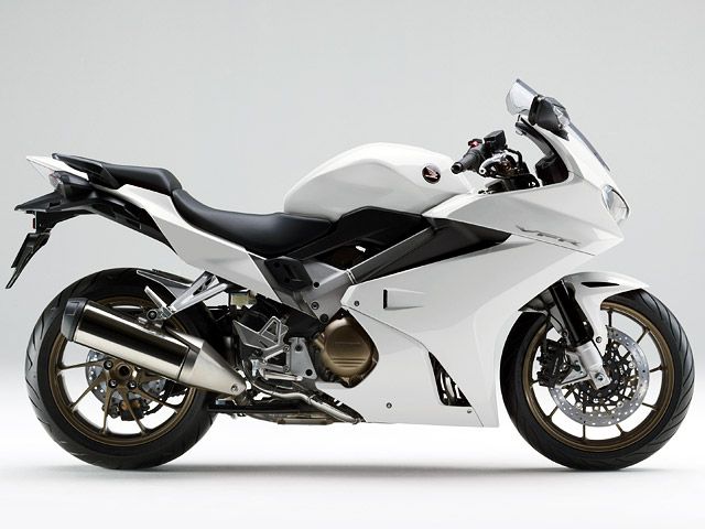 2015年 VFR800F パールグレアホワイト(カタログメイン)