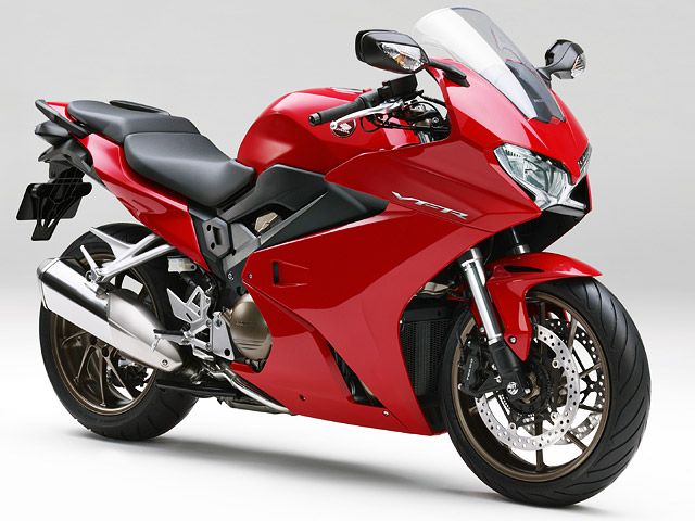 2017年 VFR800F ヴィクトリーレッド（カタログメイン）