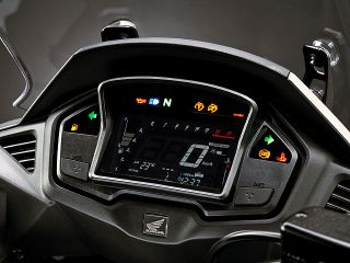 2014年 VFR800X（メーター表示イメージ）