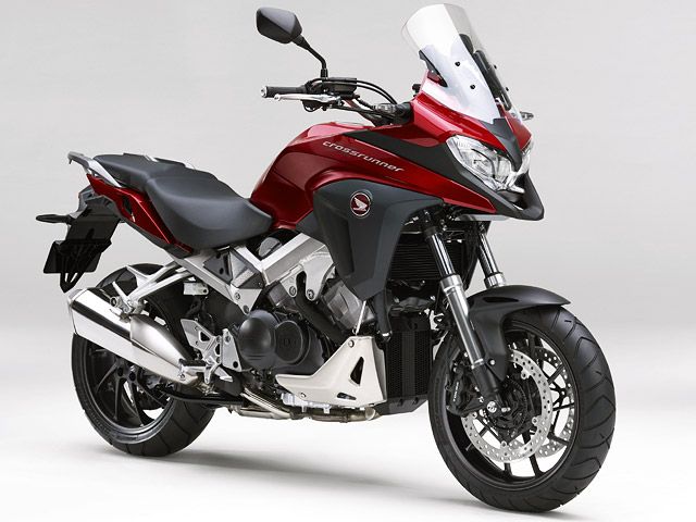 2017年 VFR800X キャンディープロミネンスレッド（カタログメイン）
