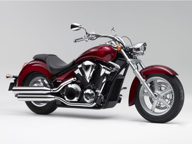 2010年 VT1300CR キャンディーグレイスフルレッド（カタログメイン）