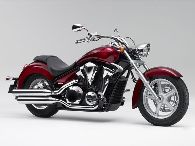 2010年 VT1300CR ABS キャンディーグレイスフルレッド（カタログメイン）