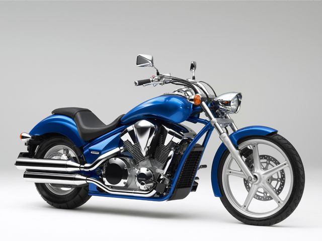 2011年 VT1300CS グリントウェーブブルーメタリック（カタログメイン）