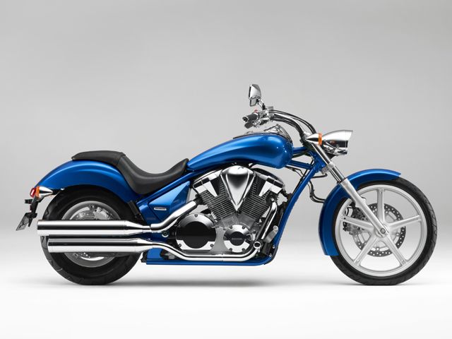 2011年 VT1300CS ABS グリントウェーブブルーメタリック（カタログメイン）