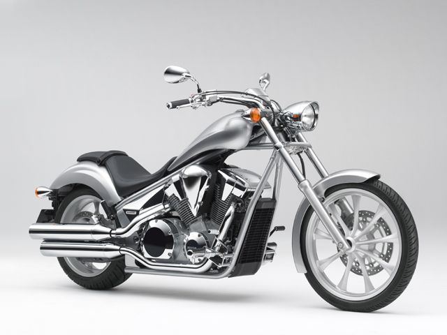 2010年 VT1300CX デジタルシルバーメタリック（カタログメイン）