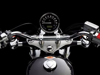 2011年 VT750S（メーター・ハンドルまわりイメージ）