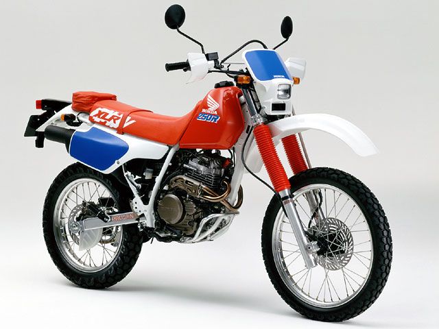 1990年 XLR250R レッド/ホワイト(カタログメイン)