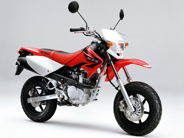 2005年 XR100MOTARD エクストリームレッド（カタログメイン）