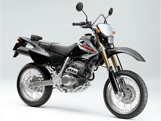 2003年 XR250MOTARD ブラック（カタログメイン）