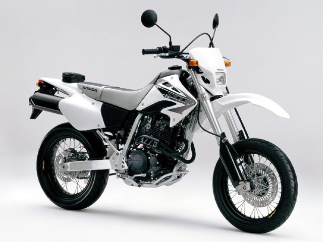2005年 XR400MOTARD (カタログメイン)