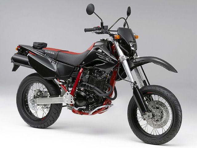 2006年 XR400MOTARD （カタログメイン）