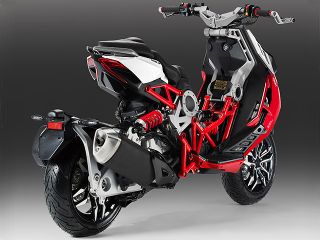 2020年 DRAGSTER 125（リアビュー）