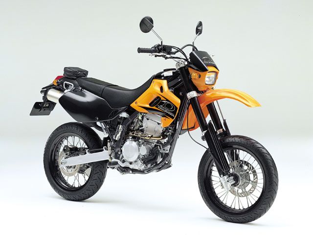 2003年 D-TRACKER ブレイジングオレンジ(カタログメイン)