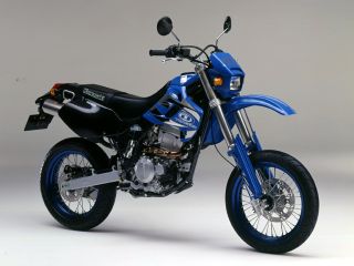 カワサキ（KAWASAKI）2001年 D-TRACKER・マイナーチェンジのカタログ情報 | 沖縄のバイクを探すなら【グーバイク沖縄】