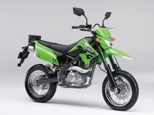 2013年 D-TRACKER 125 ライムグリーン（カタログメイン）