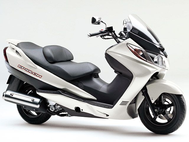 2004年 EPSILON 250 シャンパンミストシルバー（カタログメイン）