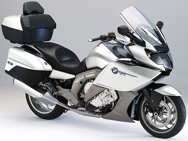 2011年 K1600GTL グレイシャーシルバーメタリック（カタログメイン）