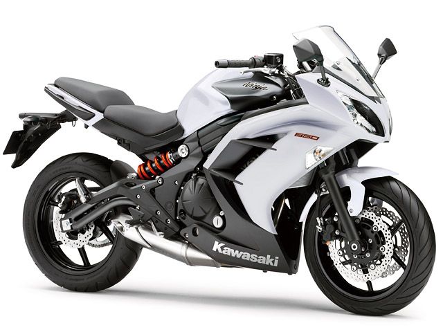 2013年 Ninja 650 パールスターダストホワイト（カタログメイン）