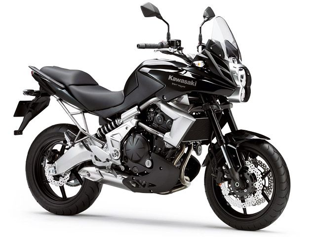 2010年 Versys 650 メタリックスパークブラック×メタリックフラットスパークブラック（カタログメイン）