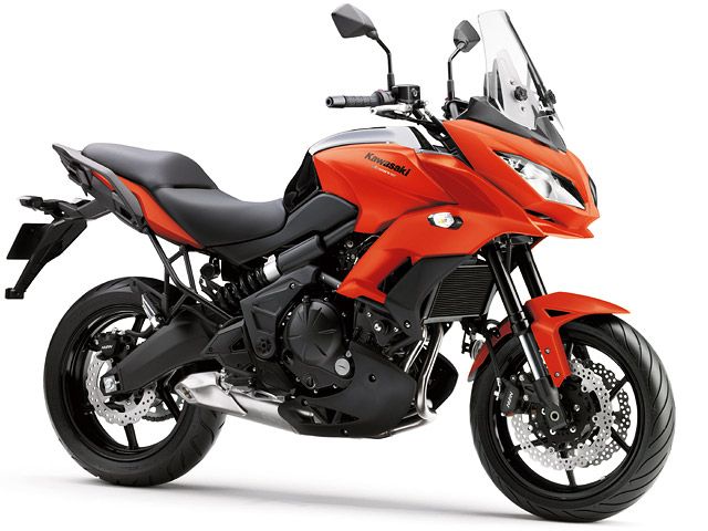 2016年 Versys 650 キャンディマットオレンジ×メタリックスパークブラック（カタログメイン）
