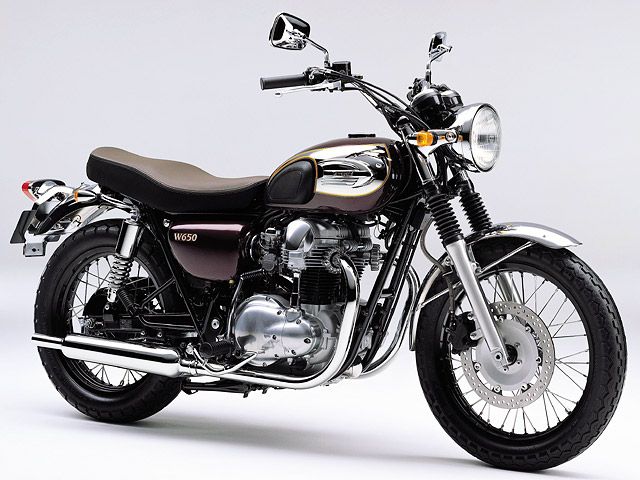 2005年 W650 Chrome Version アップハンドル仕様 メタリックマジェスティックレッド×クロームメッキ（カタログメイン）