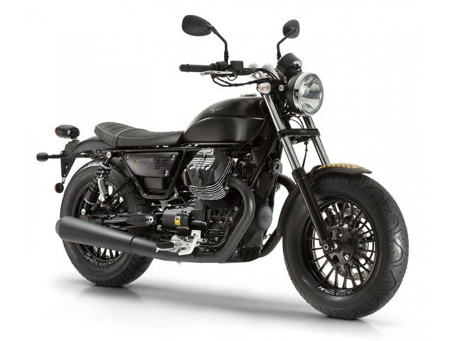 2016年 V9 BOBBER マッシブ・ブラック（カタログメイン）