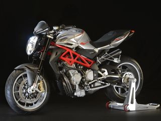 2013年 BRUTALE 1090 Rシルバー